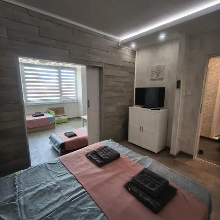 公寓 александрови 帕莫瑞